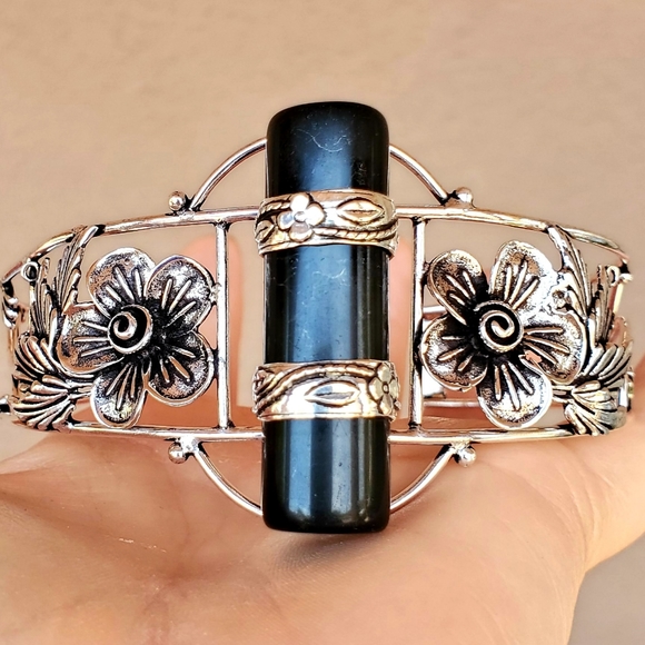 New Cylinder Shaped Black Onyx Silver Bracelet. - Picture 16 of 16